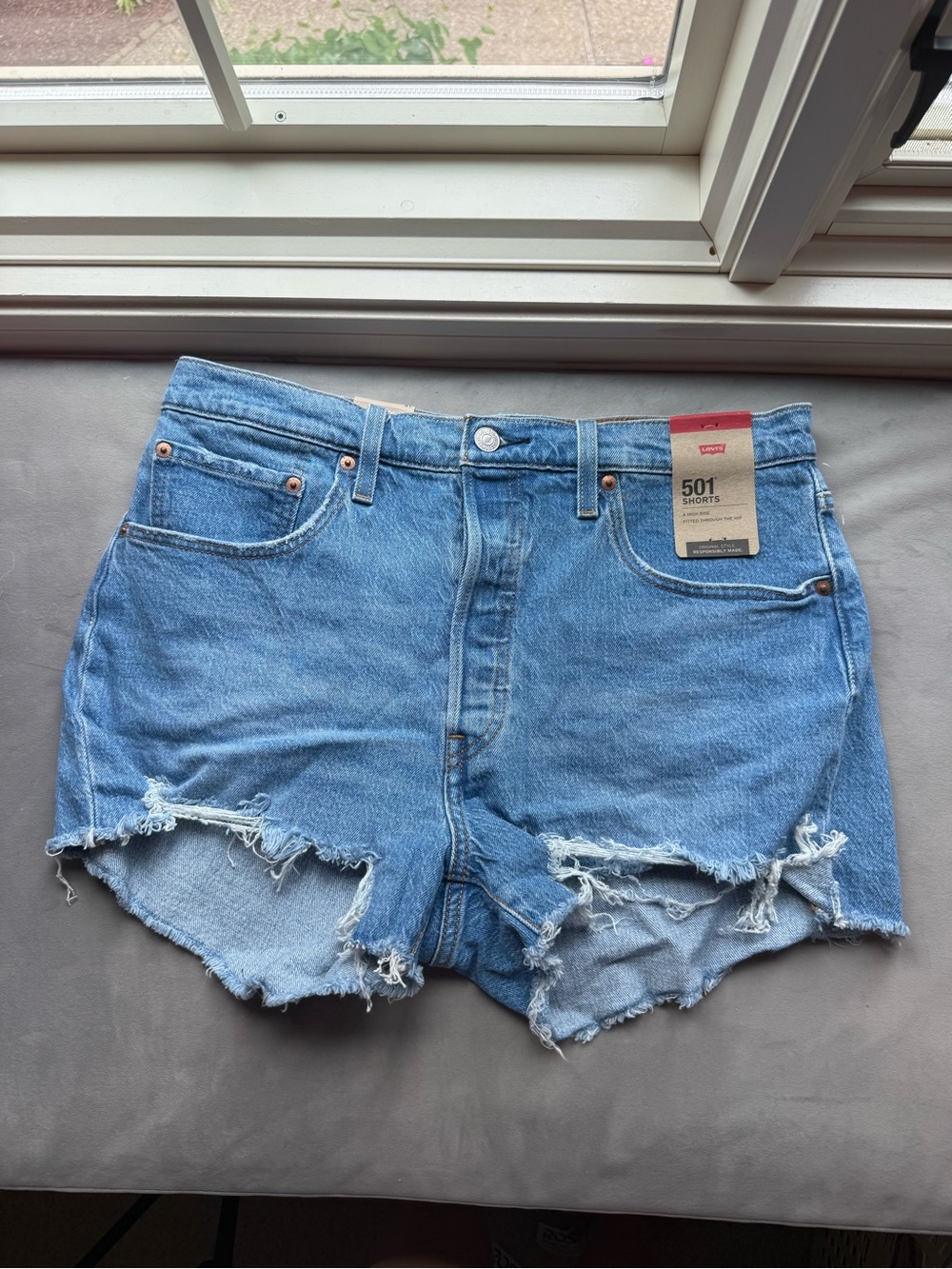 NWT Levi's 501 Cutoff Distressed Denim Shorts